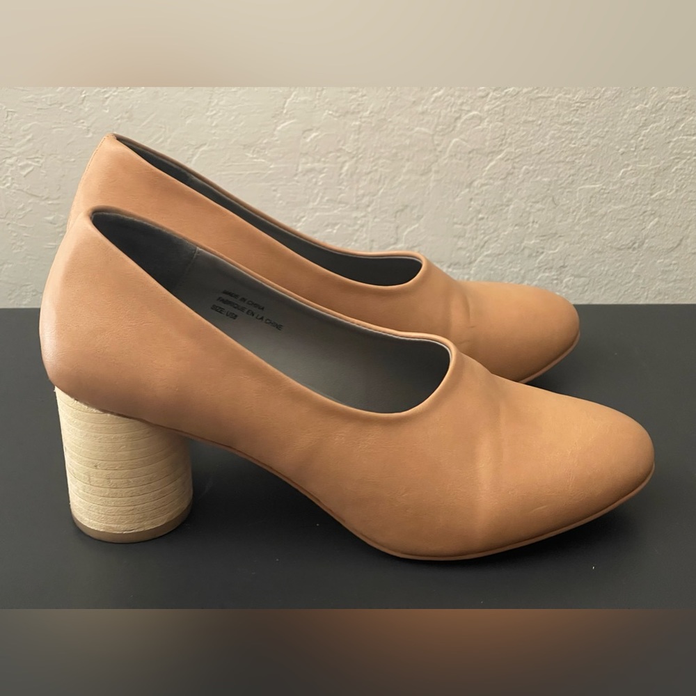 Urban outfitters round toe chunky heels sz 8